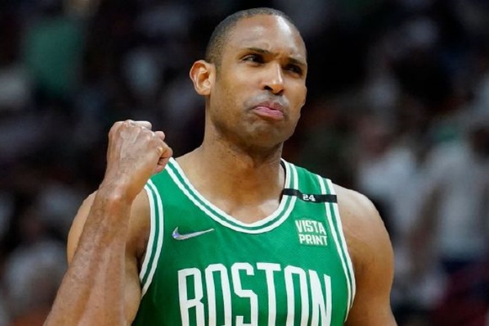 湖人签下艾顿后再追霍福德，内线布局持续升级